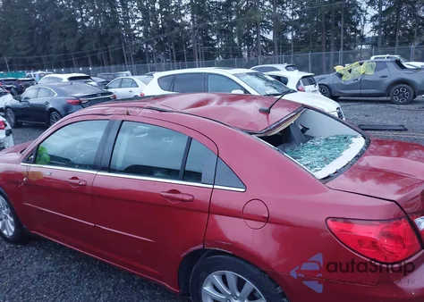 2010 Chrysler Sebring Limited z USA, uszkodzony, nr VIN 1C3CC5FD0AN190676